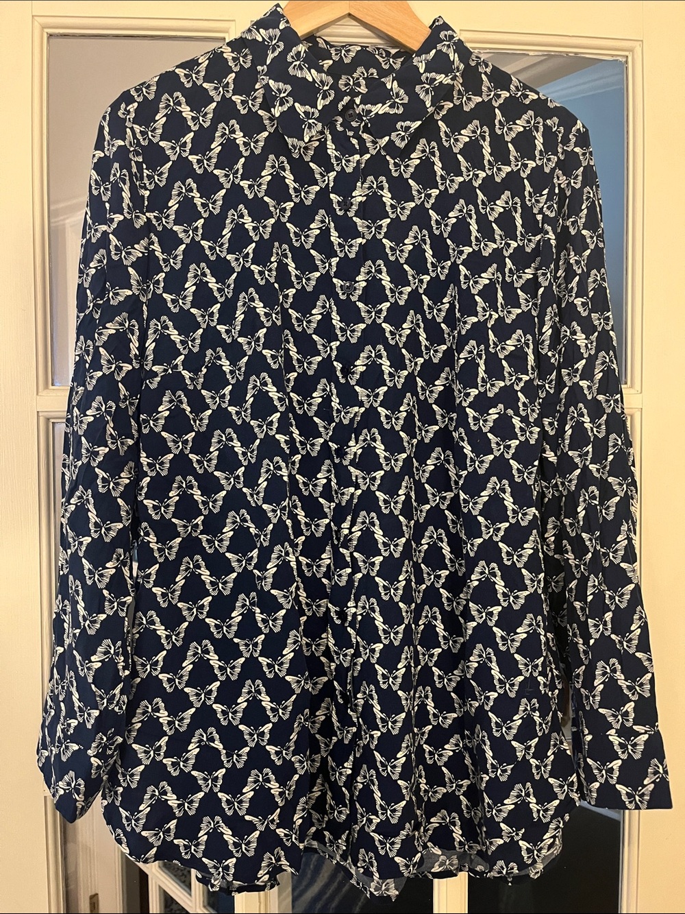 Talbots Womens Navy Blue Butterfly Print Shirt. Size 2XP